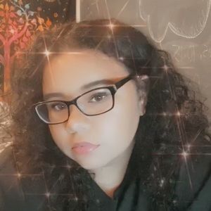 Meet your Posher, Alexia